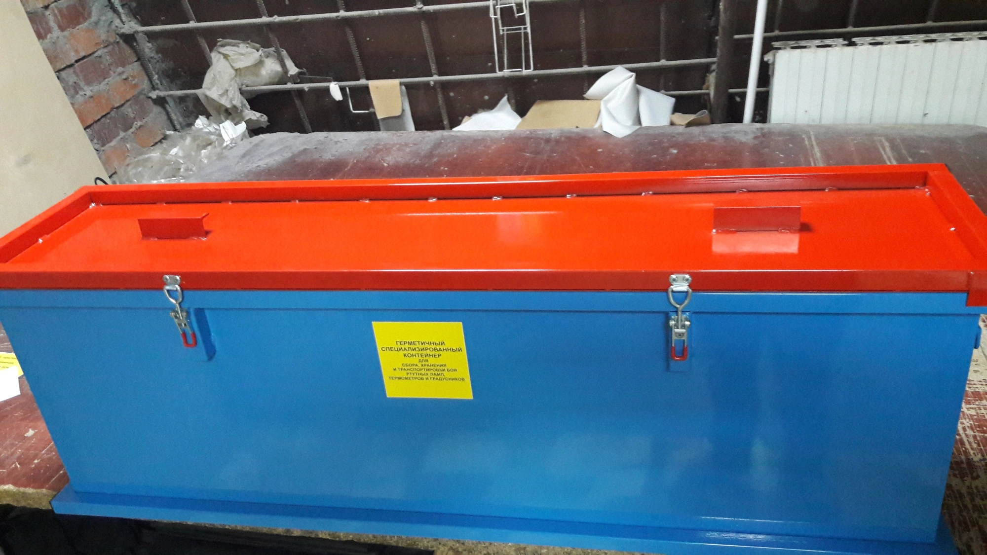 Горизонтальный герметичный специализированный контейнер для сбора, хранения,  транспортировки отработанных ртутьсодержащих ламп: ЛБ 20, ЛБ 40, ДРЛ, ГСК 1550, 1250х600х400 мм (3 секции)